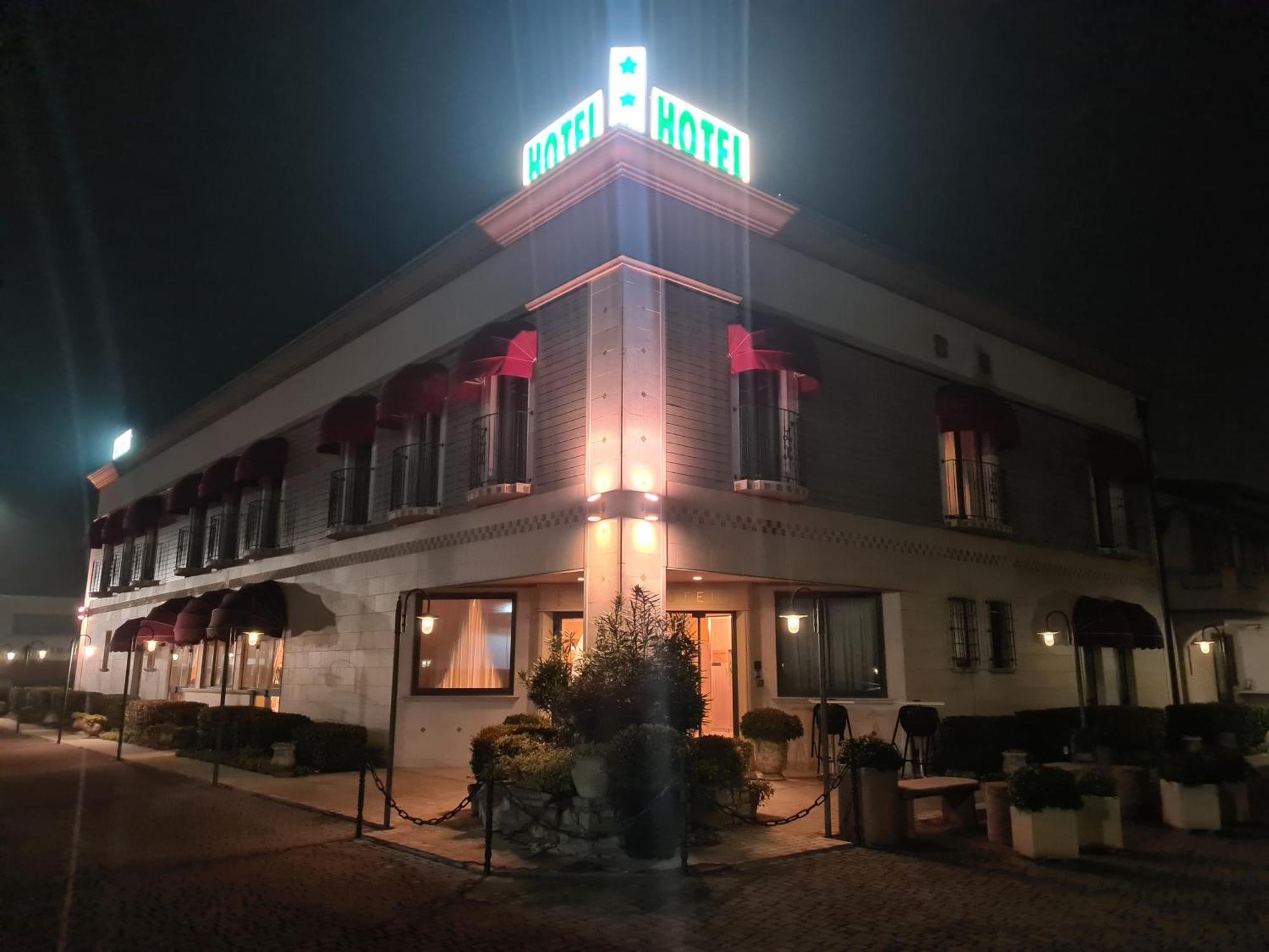 Hotel Lenotel 外观 照片