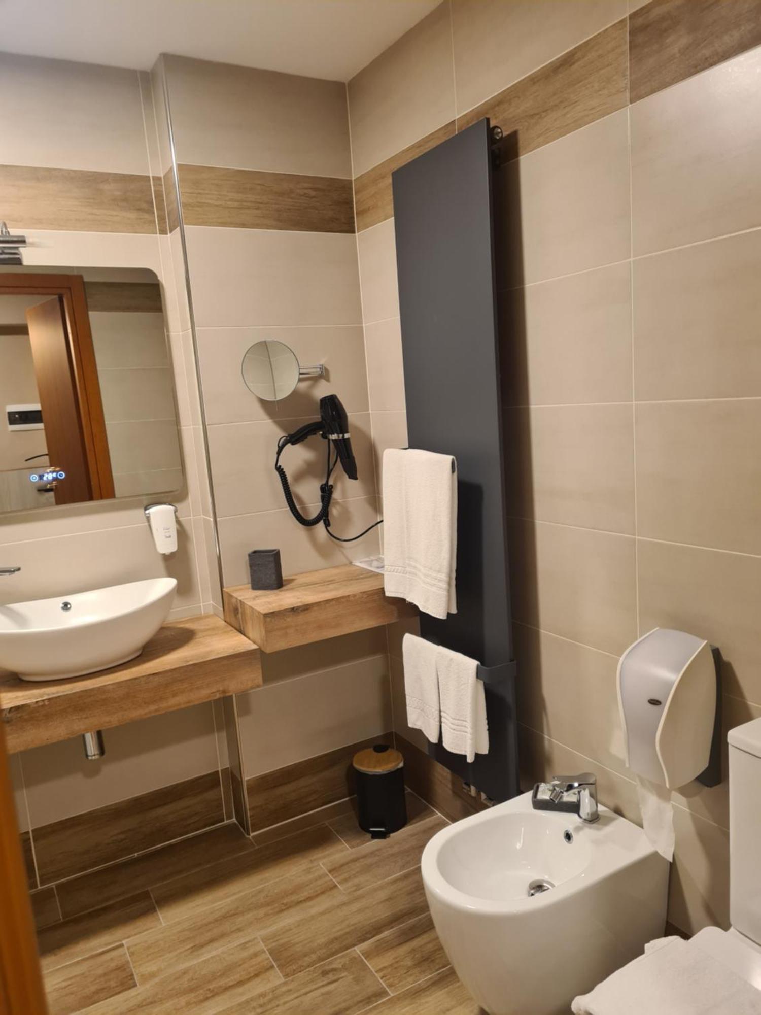Hotel Lenotel 外观 照片